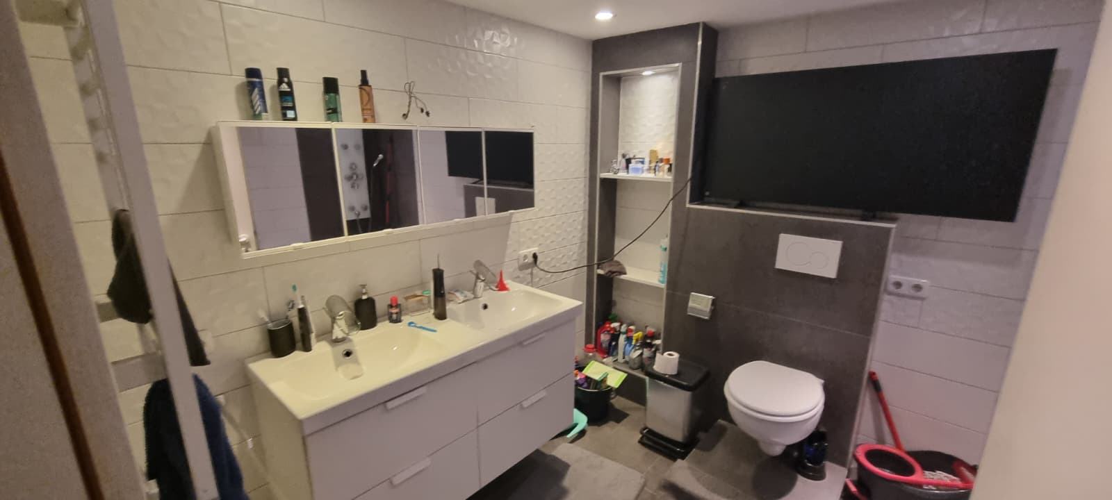 Helle 3,5 Zimmer Wohnung + brandneuer Einbauküche in Grunbach